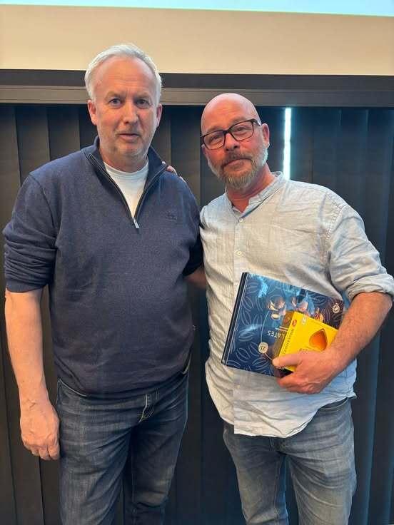 Terje Jensen, leder i Moss og omegn Parkinsonforening og professor Johan Ericson ved Karolinska Institutet.