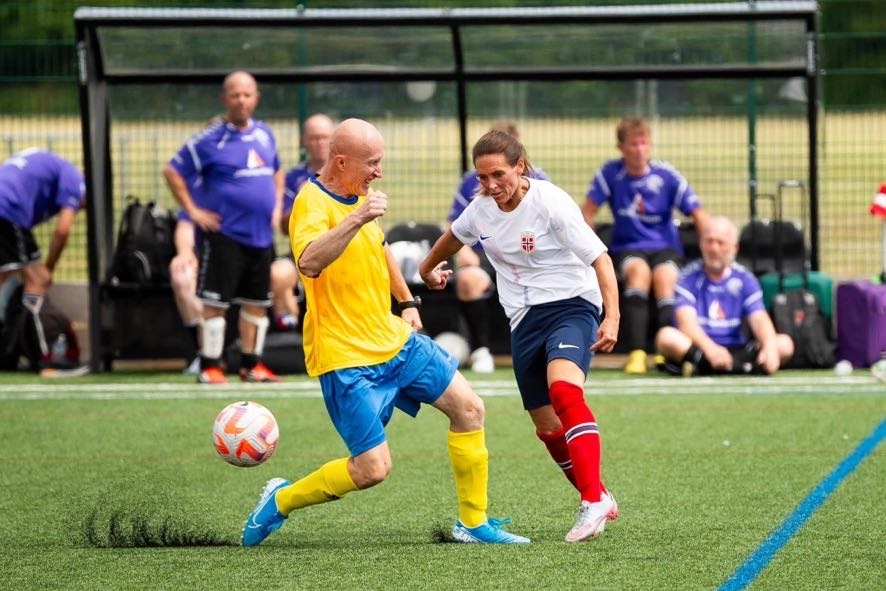 Årlig spiller vi minst en Cup