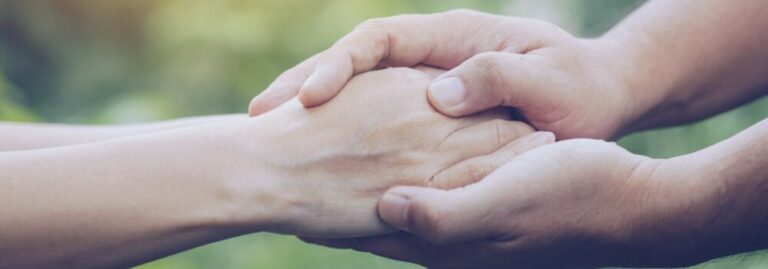 Hender omslutter hverandre